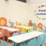 Children celebrating a birthday party at playtropolis indoor playground in woodbridge near vaughan